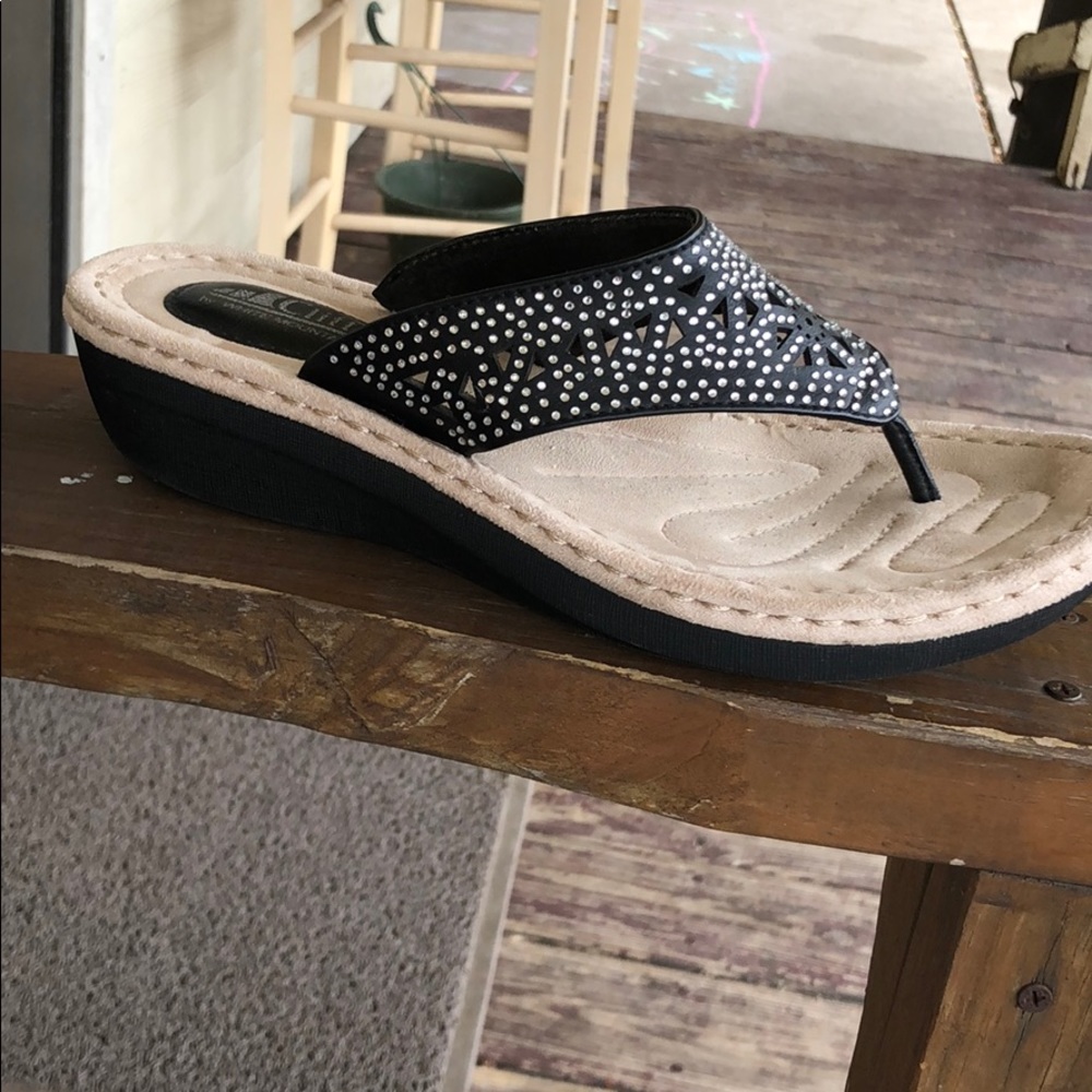 Cliffs by White Mountain Sandals, black